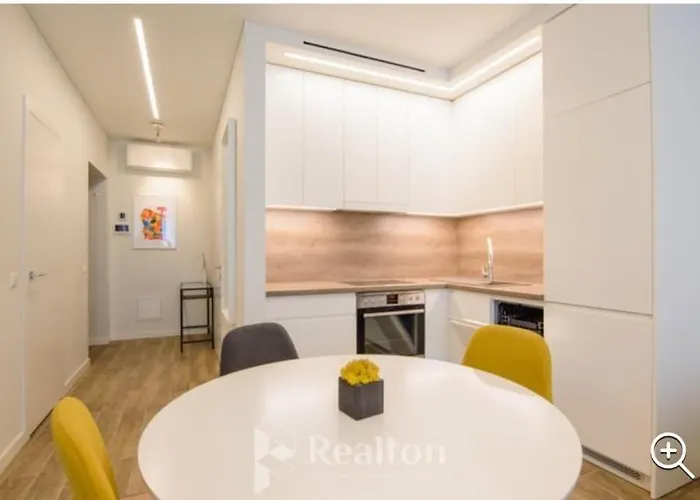 Happy Egle,self Check-in,ac, Parking In Garage