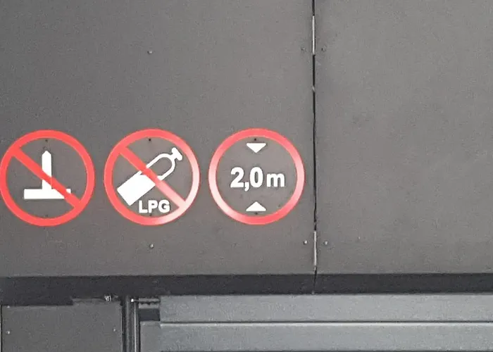 Happy Egle,self Check-in,ac, Parking In Garage